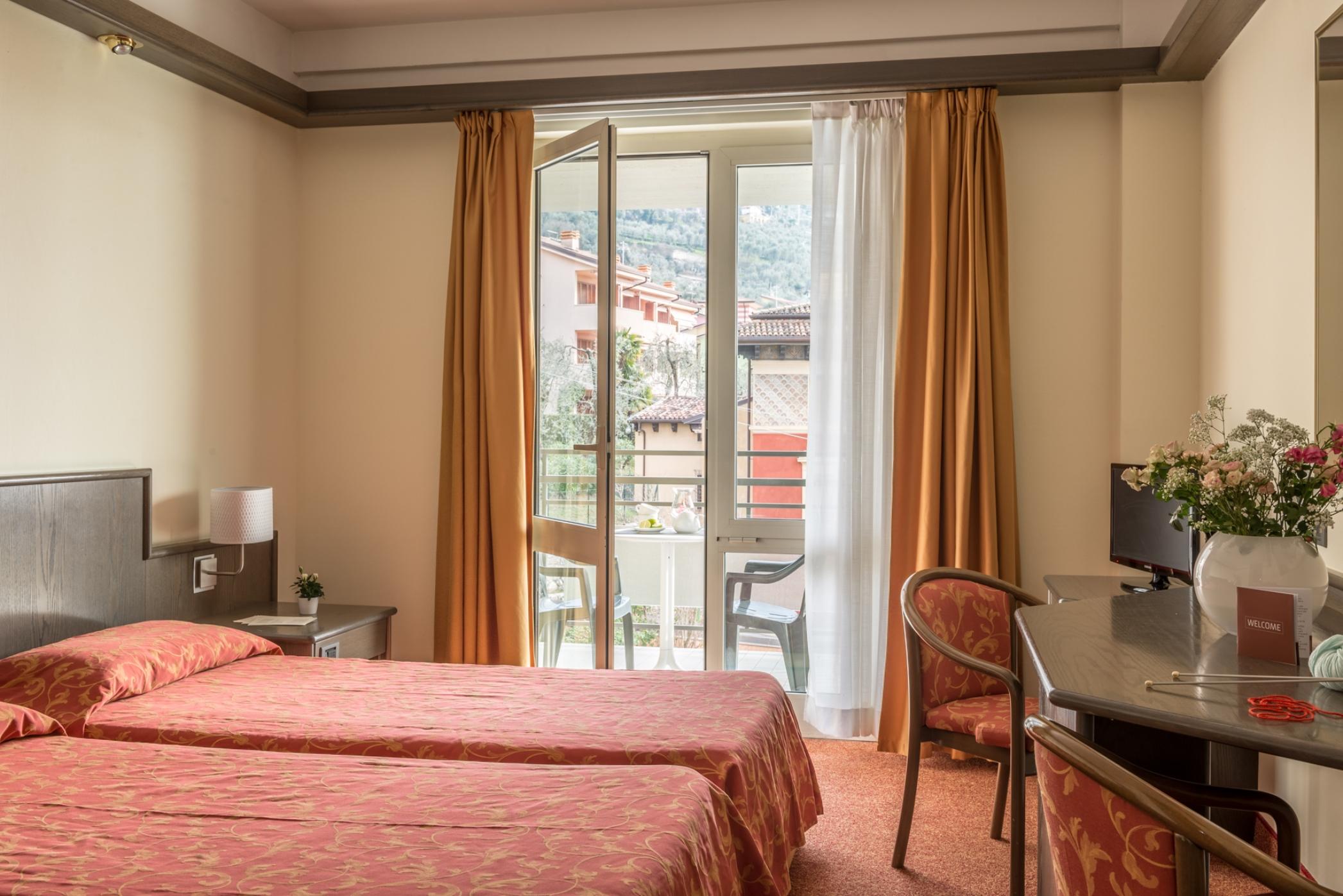 Hotel Drago Brenzone sul Garda Exteriör bild