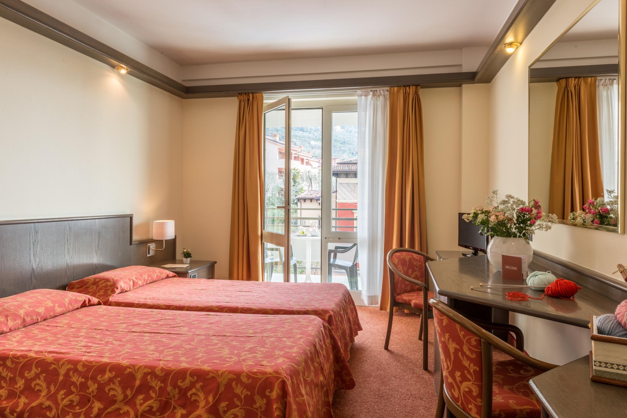 Hotel Drago Brenzone sul Garda Exteriör bild