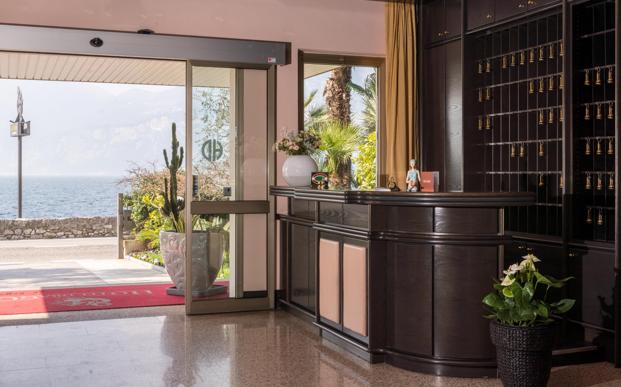 Hotel Drago Brenzone sul Garda Exteriör bild