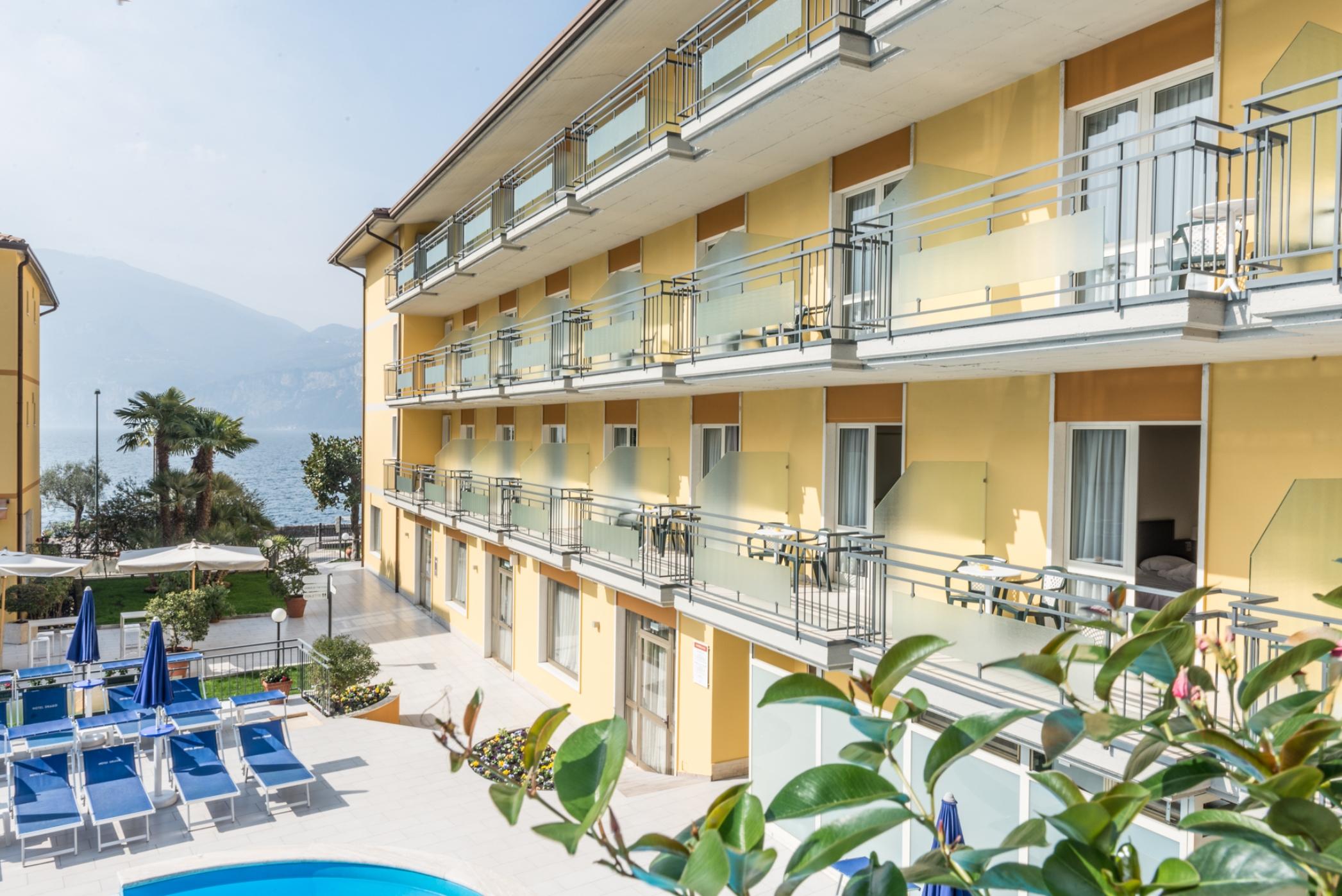 Hotel Drago Brenzone sul Garda Exteriör bild