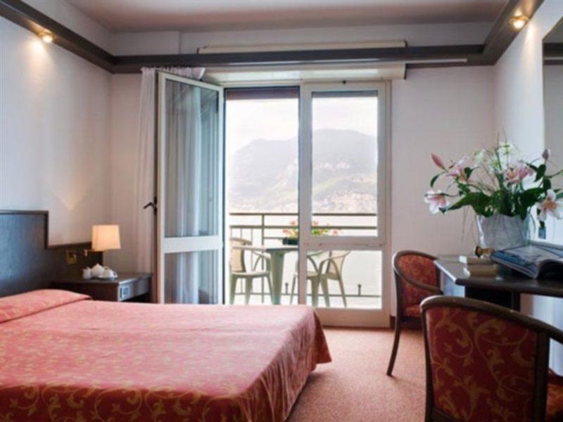 Hotel Drago Brenzone sul Garda Exteriör bild