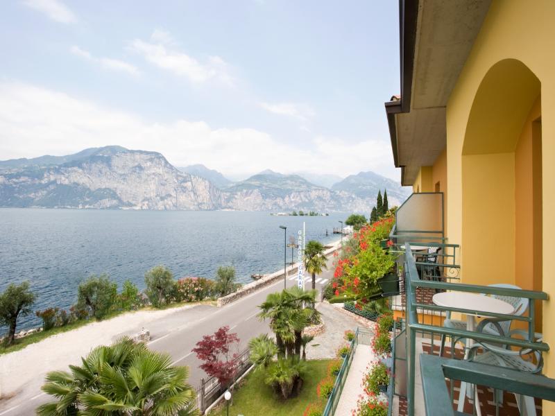 Hotel Drago Brenzone sul Garda Exteriör bild